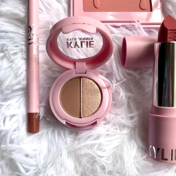 NEW Kylie Cosmetics Holiday Set - Picture 5 of 6